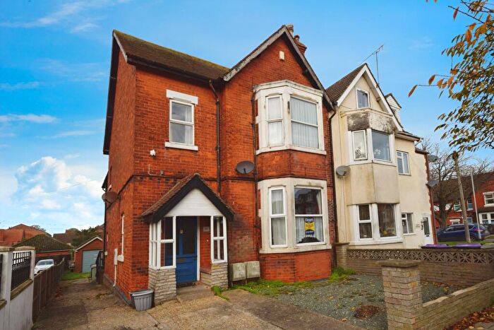 2 Bedroom Flat For Sale In Lumley Avenue, Skegness, PE25