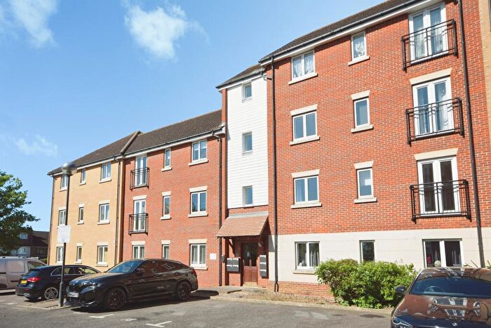 2 Bedroom Flat For Sale In Glandford Way, Chadwell Heath, Romford, RM6
