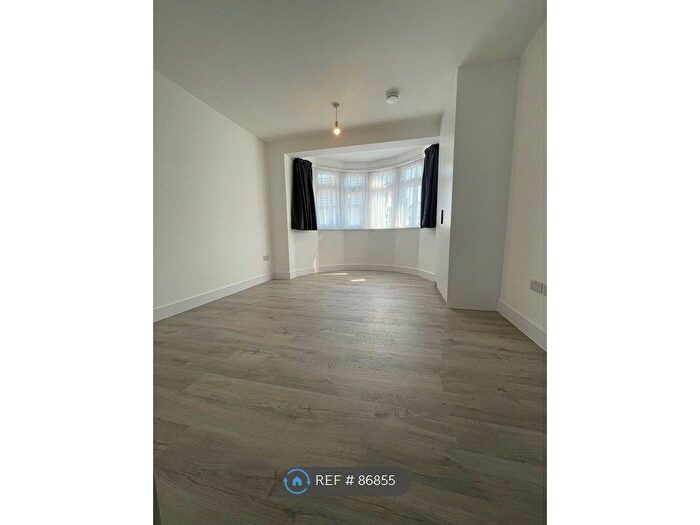 Studio To Rent In Stewartsby Close, London, N18