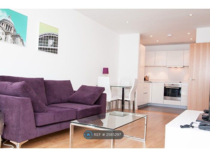 2 Bedroom Flat To Rent In Waterhouse Apartments, Croydon, CR0