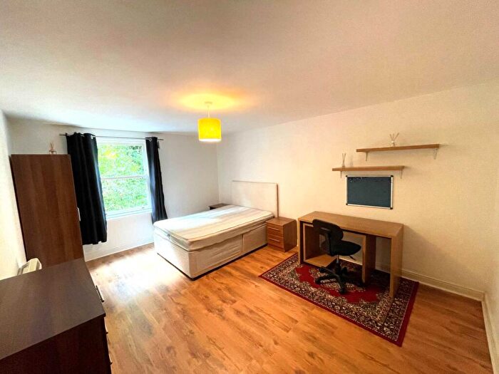 3 Bedroom Apartment To Rent In St Andrew`s Close, Canterbury, CT1