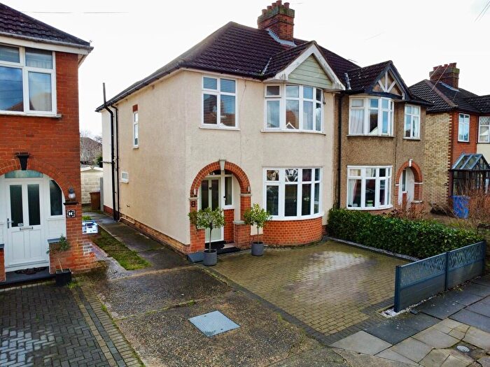 3 Bedroom Semi Detached House For Sale In Beverley Road, Ipswich, IP4