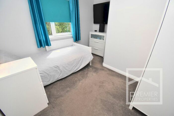 3 Bedroom End Of Terrace House For Sale In Drumvale Drive, Chryston, Glasgow, G69