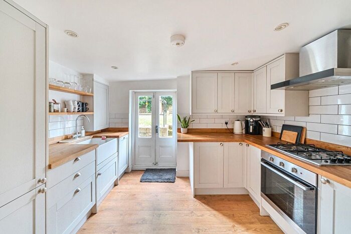 2 Bedroom Flat For Sale In Grosvenor Terrace, Camberwell, London, SE5