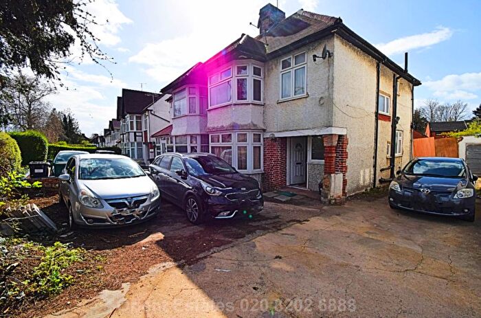 3 Bedroom Semi Detached House For Sale In Watford Way, London, NW4
