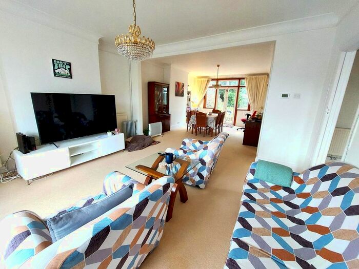 4 Bedroom Semi-Detached House To Rent In Mount Avenue, Ealing, London, W5