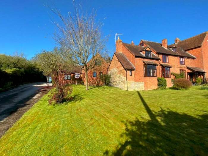 3 Bedroom End Of Terrace House For Sale In Crown Rise, Haselor, Alcester, B49