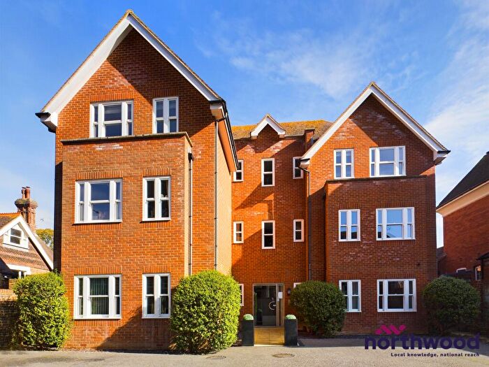 2 Bedroom Flat To Rent In Grassington Road, Lower Meads, Eastbourne, BN20