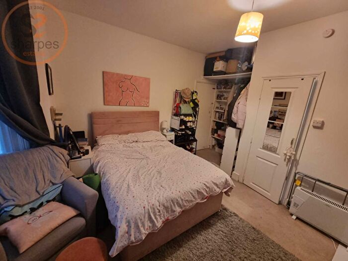 Studio To Rent In Ground Floor Studio Robinson Road, London, SW17