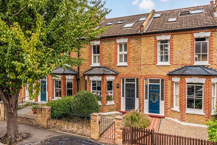 3 Bedroom Terraced House For Sale In Laurel Avenue, Twickenham, TW1