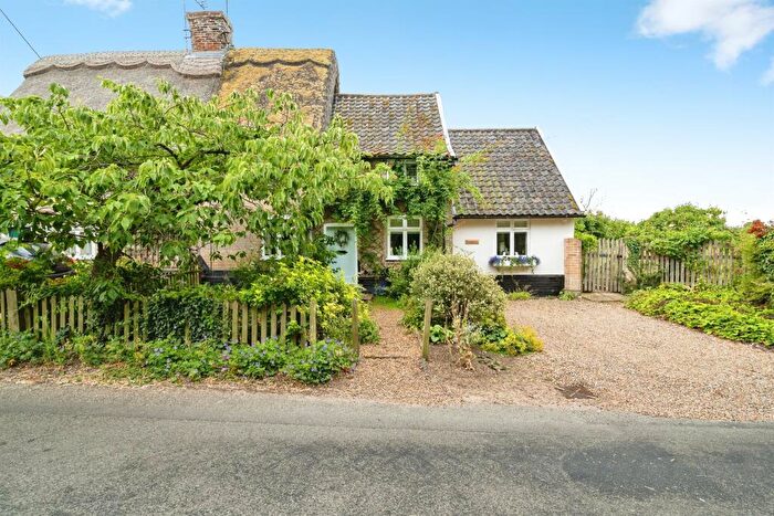 2 Bedroom Character Property For Sale In Hopton Road, Thelnetham, Diss, IP22