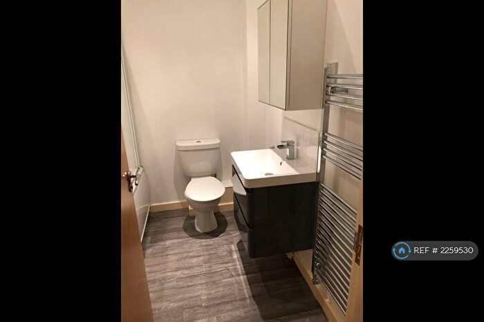 4 Bedroom Semi-Detached House To Rent In Radcliffe Mount, Nottingham, NG2