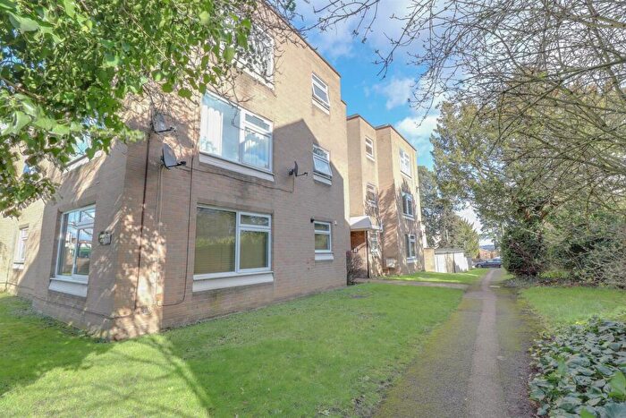 2 Bedroom Flat To Rent In Ashleigh Court, Rawdon Drive, Hoddesdon, Herts, EN11