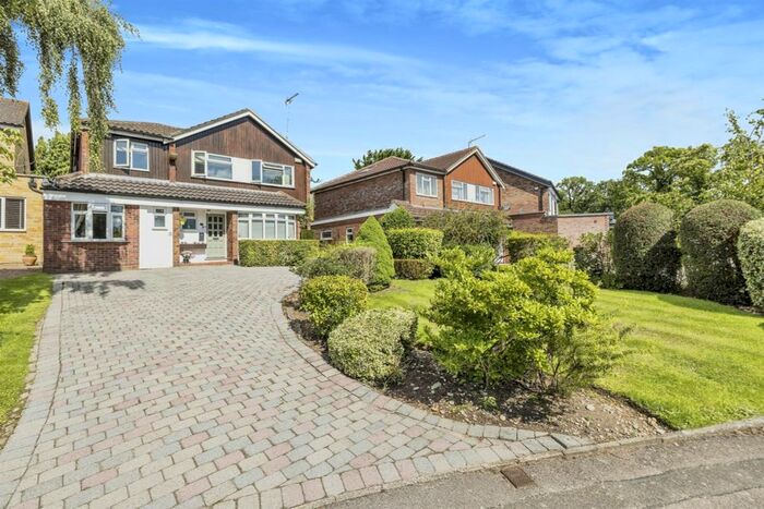 4 Bedroom Detached House For Sale In Magnaville Road, Bushey Heath, Bushey, WD23