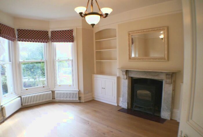 4 Bedroom Semi-Detached House To Rent In Salisbury, SP1