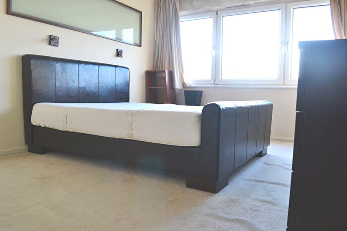 2 Bedroom Flat To Rent In Wheatlands, Hounslow, London, TW5