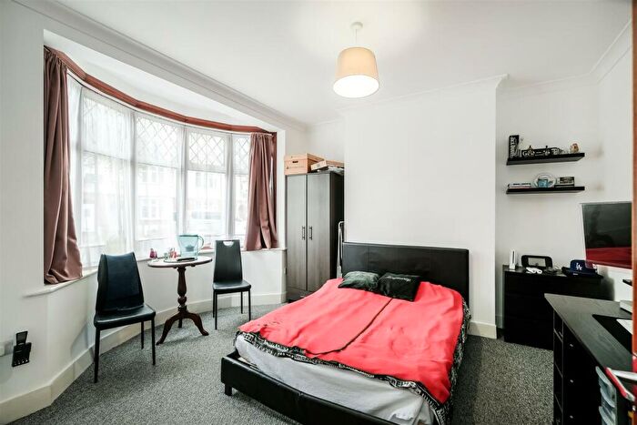 3 Bedroom Terraced House For Sale In Wadham Avenue, Walthamstow, E17