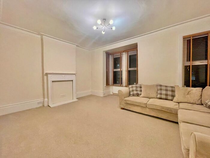 2 Bedroom Flat To Rent In Lichfield Grove, Finchley Central, London, N3