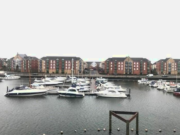 2 Bedroom Flat To Rent In Victoria Quay, Swansea, SA1