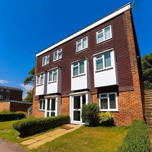 2 Bedroom Apartment To Rent In Drummond Road, Guildford, GU1