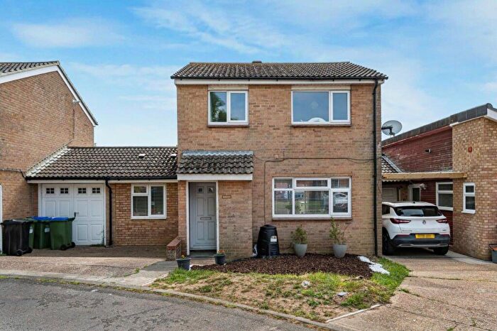 4 Bedroom Link Detached House For Sale In Foxhill, Peacehaven, BN10