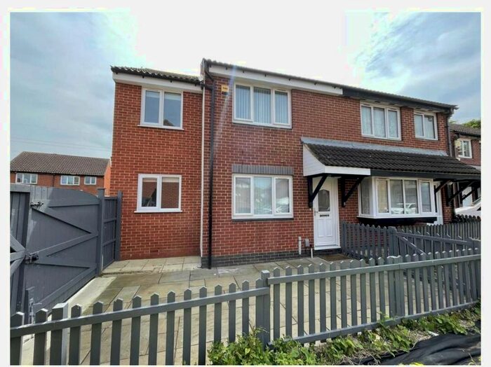 6 Bedroom Semi-Detached House To Rent In Crayford Close, London, E6