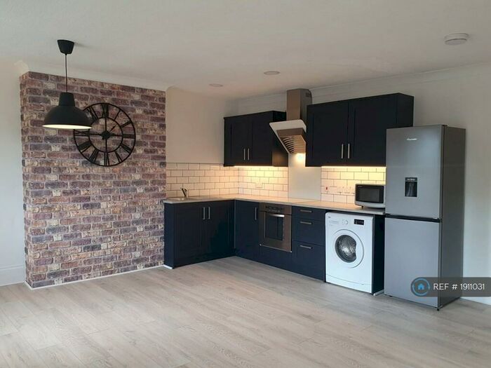 1 Bedroom Flat To Rent In High Street, Iver, SL0