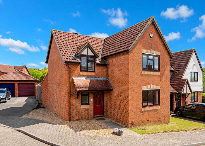 4 Bedroom Detached House For Sale In Cashmere Close, Shenley Brook End, Milton Keynes, MK5