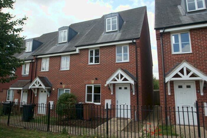 3 Bedroom End Of Terrace House To Rent In Pasture Walk, Augusta Park, Andover, SP11