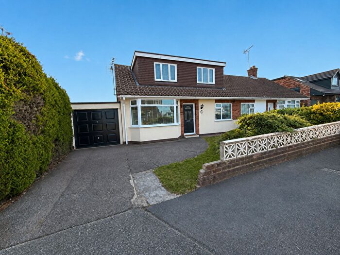 5 Bedroom Semi-Detached House For Sale In Thames Crescent, Corringham, SS17