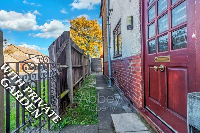 2 Bedroom Maisonette To Rent In Beechwood Road, Leagrave, Luton, LU4