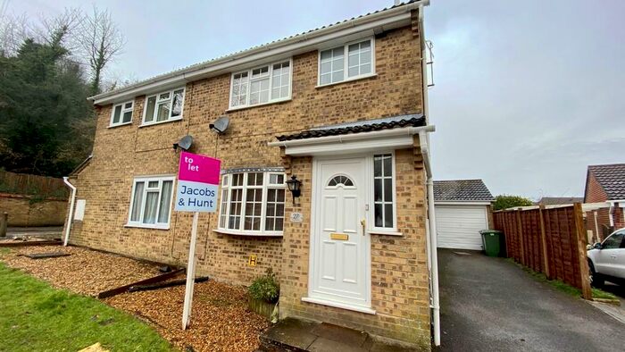 3 Bedroom Semi-Detached House To Rent In Mundays Row, Horndean, Waterlooville, PO8