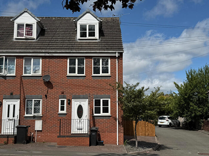3 Bedroom End Of Terrace House To Rent In Parkes Hall Road, Dudley, West Midlands, DY1
