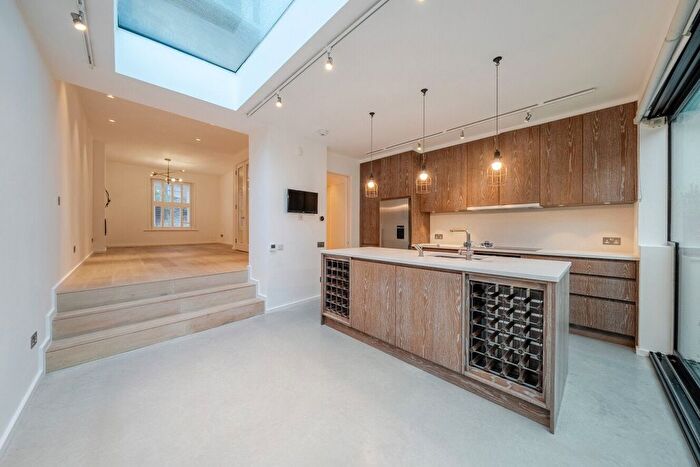 5 Bedroom Terraced House For Sale In Bridge Lane, London, SW11