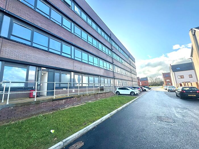 1 Bedroom Flat To Rent In Osbourne Gardens, Aylesbury, HP19