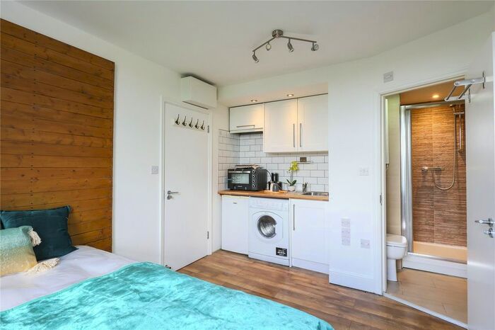 Studio To Rent In Tabley Road, Islington, London, N7