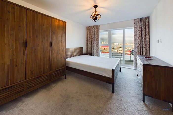 2 Bedroom Apartment For Sale In Riverside Quay, Southampton, SO14