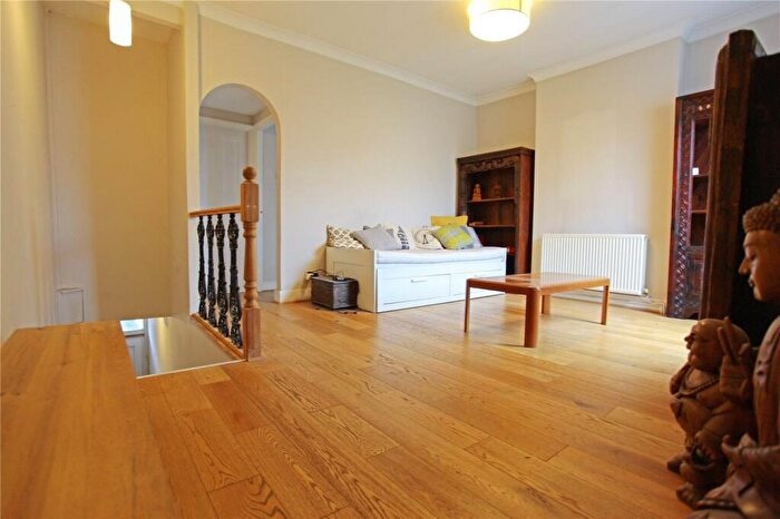 2 Bedroom Apartment To Rent In Colless Road, London, N15