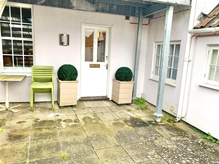 1 Bedroom Flat To Rent In Flat, Market Place, SN10