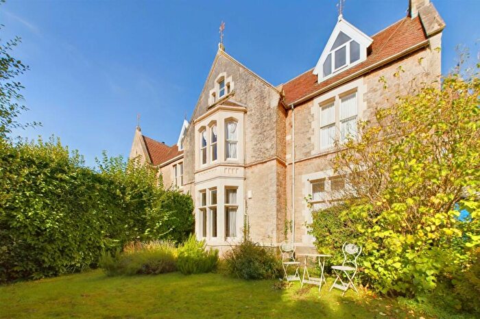 2 Bedroom Apartment For Sale In Castle Road, Clevedon, North Somerset, BS21