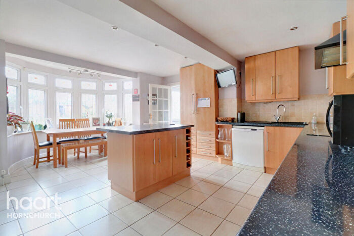 8 Bedroom Detached House For Sale In Parkstone Avenue, Hornchurch, RM11