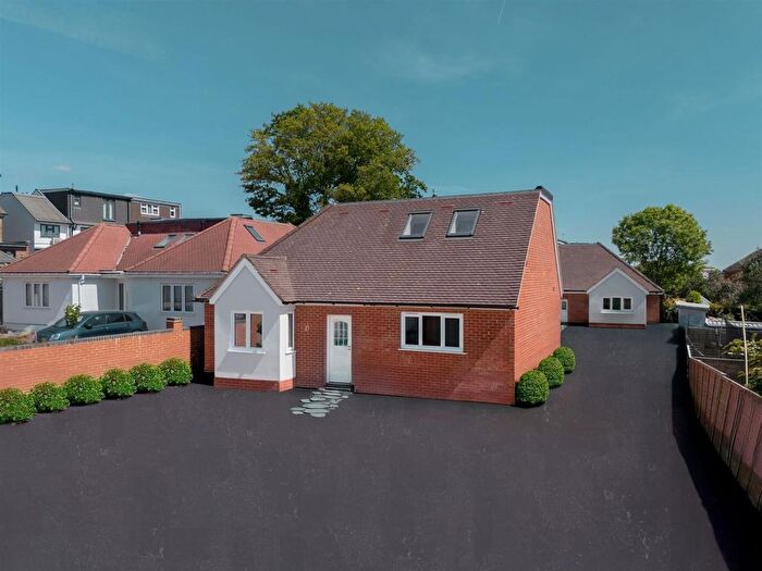 3 Bedroom Property For Sale In Peachtree Close, Ilford, IG6