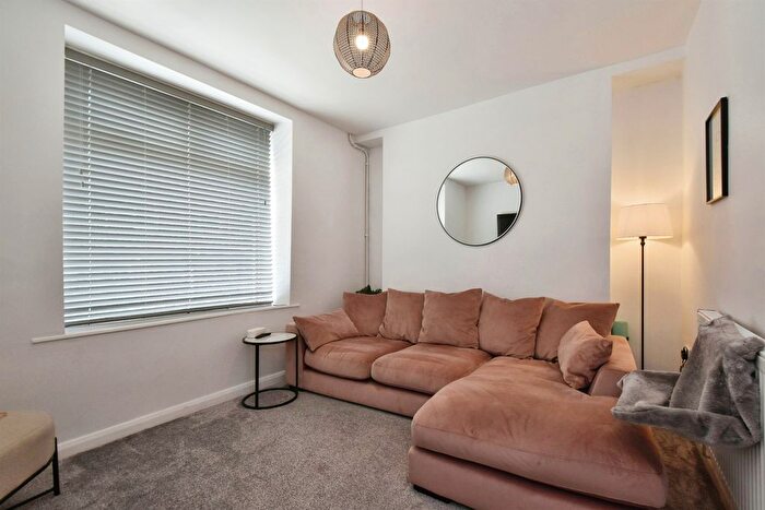 3 Bedroom End Of Terrace House For Sale In Aberdare Road, Mountain Ash, CF45