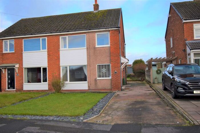 3 Bedroom Semi-Detached House To Rent In Derwent Drive, Freckleton, PR4