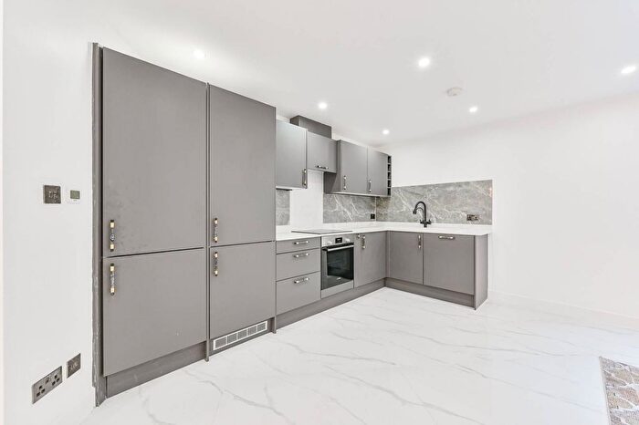 3 Bedroom Flat To Rent In Greville Road, Kilburn, London, NW6