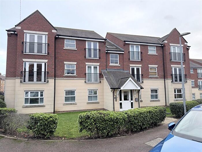 2 Bedroom Flat For Sale In Sandpiper Way, Leighton Buzzard, LU7
