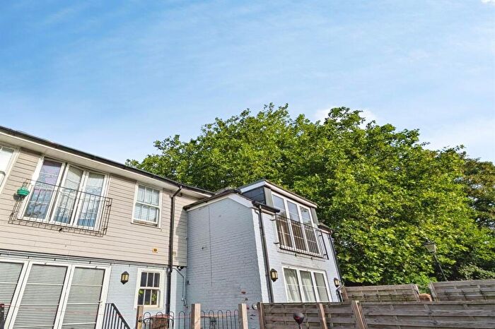 1 Bedroom Flat To Rent In Eastgate Street, Winchester, SO23