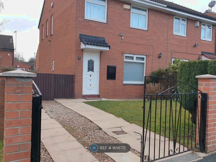 3 Bedroom Semi-Detached House To Rent In Cranmore Gardens, Leeds, LS10