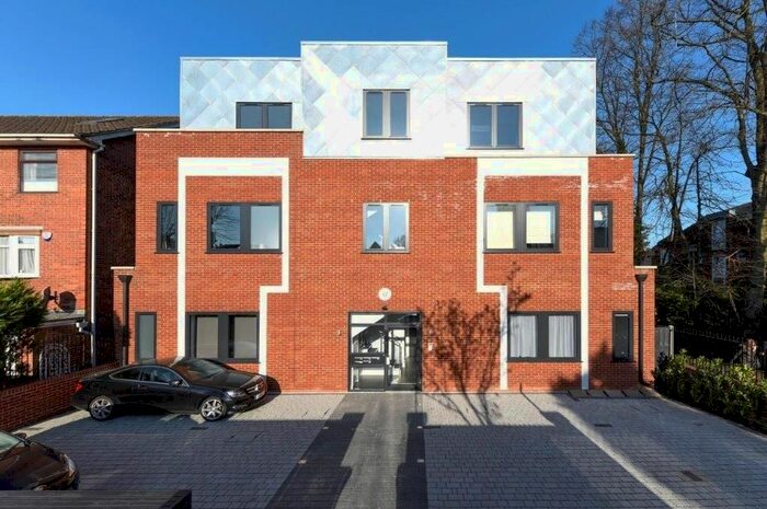 2 Bedroom Flat To Rent In Woodside Avenue, London, N12