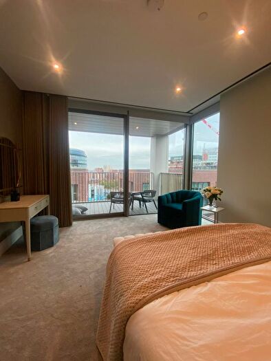 3 Bedroom Flat To Rent In Palmer Road, London, SW11